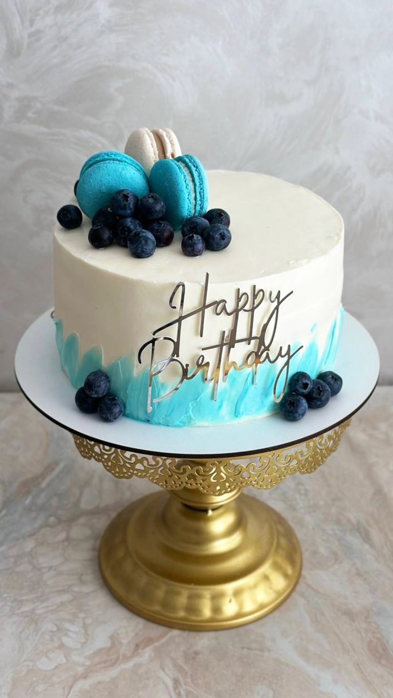 торт Happy Birthday з макаронсами Франківськ
